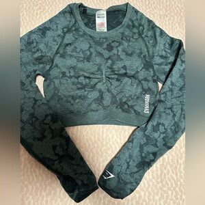 Gymshark camo top in EUC. Size M